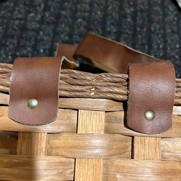 Authentic Vintage Picnic Basket - Picture 3 of 8